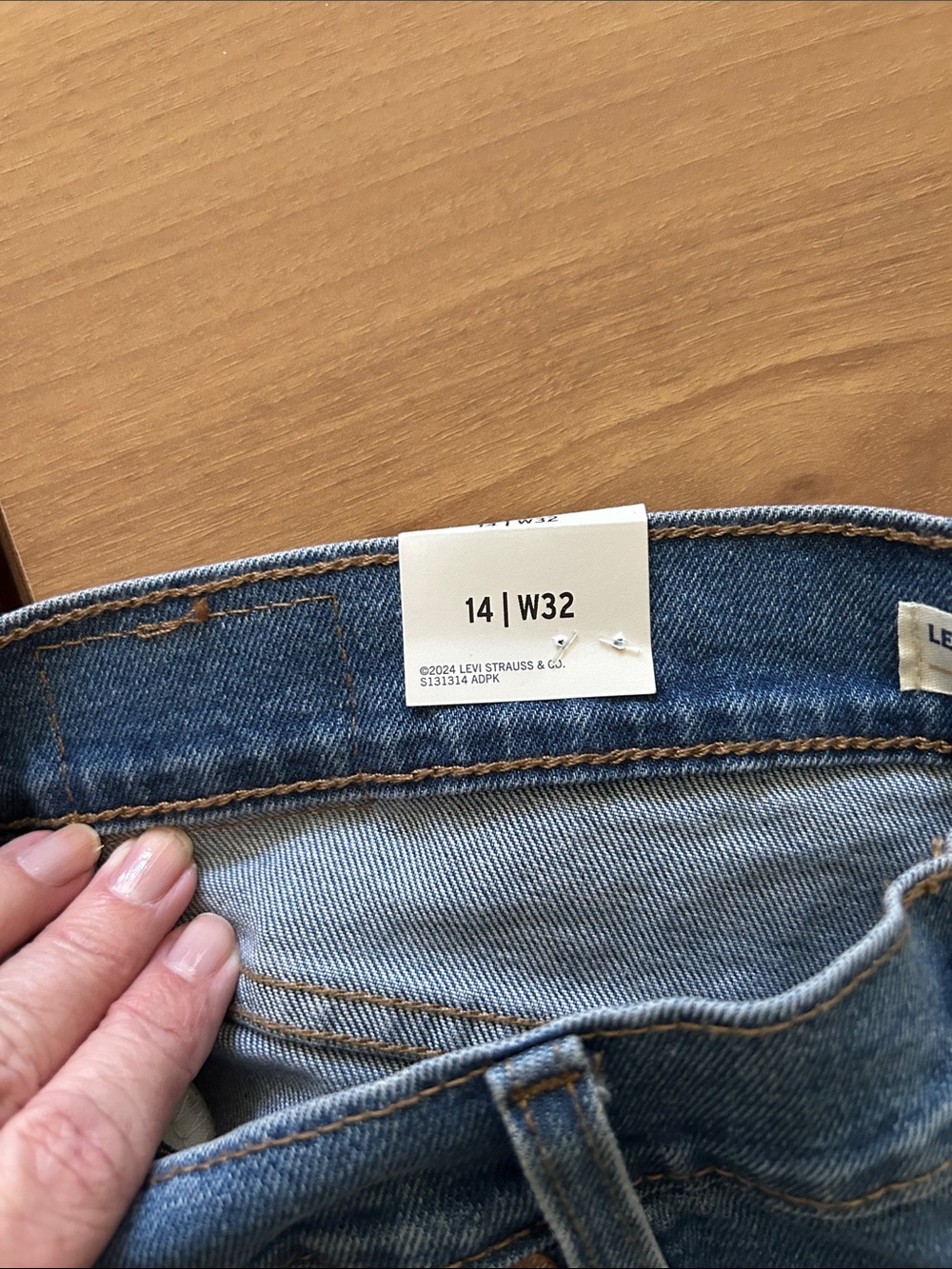 Levi's  High-Rise Loose Straight Jeans - Light Blue Denim for Women - Picture 2 of 8
